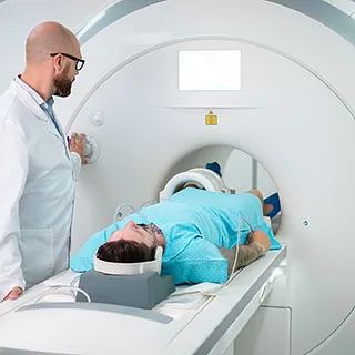 Patient bei radiologischer Untersuchung